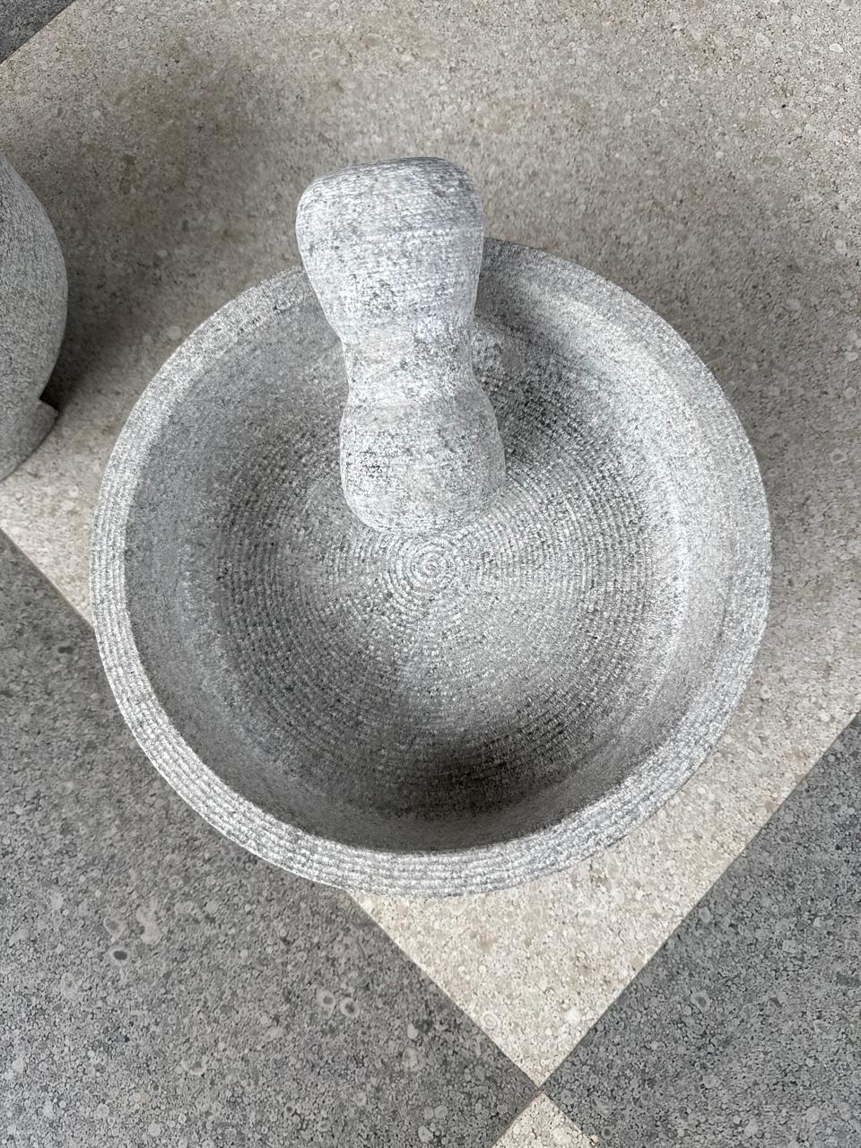 Round stone mortar and pestle